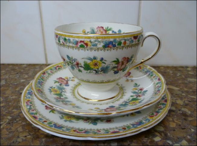 "Ming Rose" Foley Bone China,