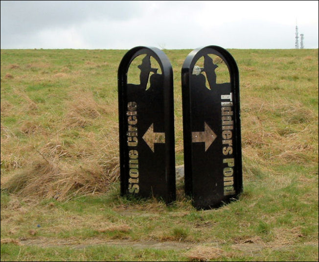 Berrhyhill Fields - signs to Tiddlers Pond and the Stone Circles