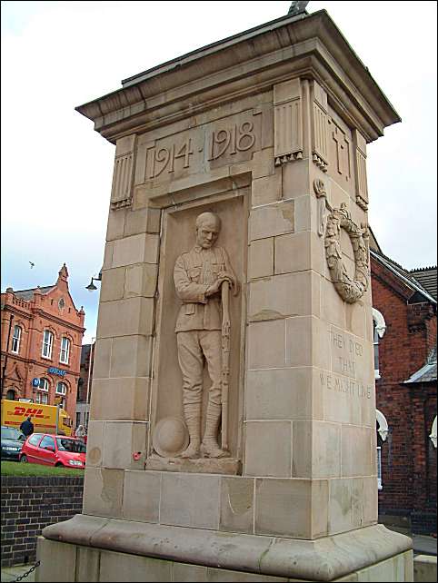 The figure of a soldier dressed in World War I uniform 