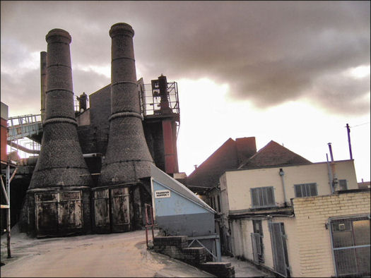 two conical bottle kilns at Furlong Lane, Middleport, Burslem