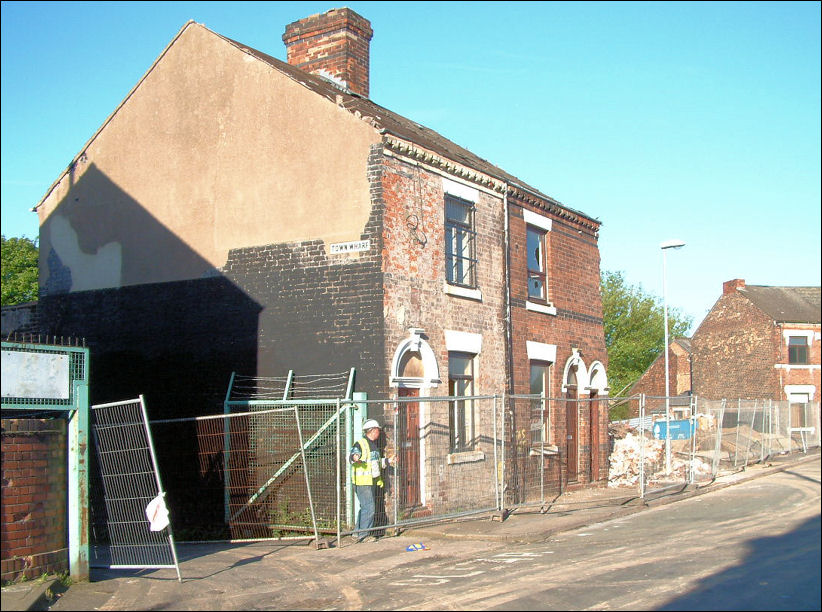 Entrance to the Town Wharf from off Pyenest Street