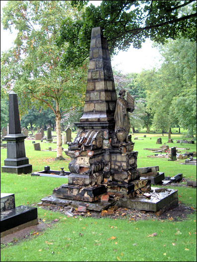 the memorial of Thomas Hulme's grave - Burslem Cemetery