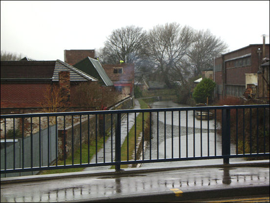 Caldon Canal at Stoke Road - looking towards Etruria