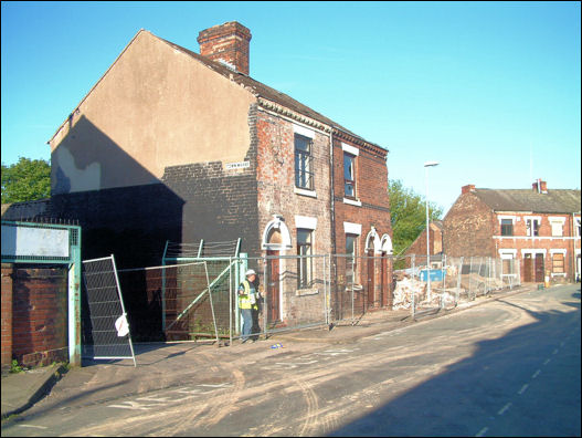 Pyenest Street in May 2008