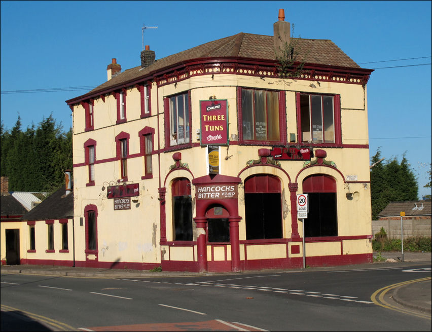 The Three Tuns on the corner of Edensor Road & Greendock Street