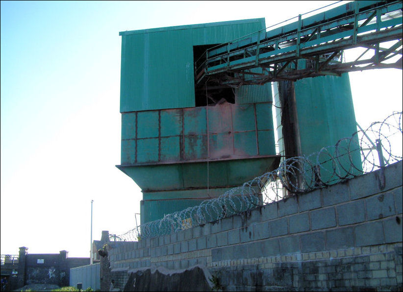 one of the conveyors and bagging plants - in the lower right can be seen the bridge on Lichfield Street