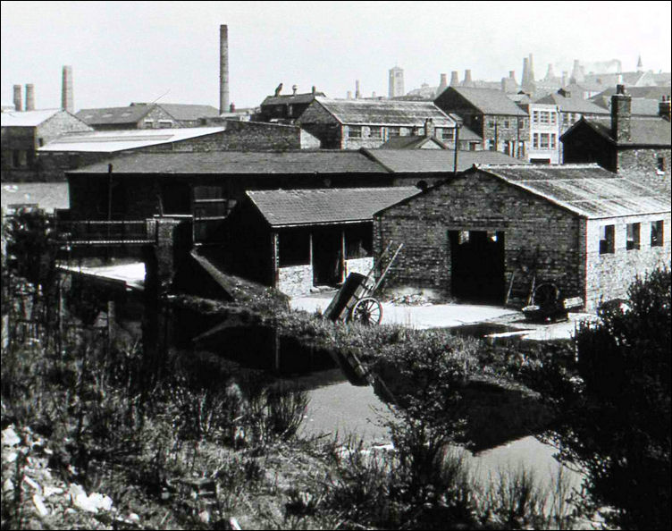 a cratemakers alongide the canal -  looking towards Dalehall and Burslem