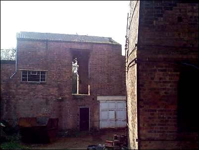 Detail of the yard and the loading bay where the calcined product was loaded in the barges.