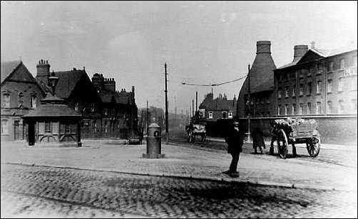 looking down Victoria Road - Fenton, 1915