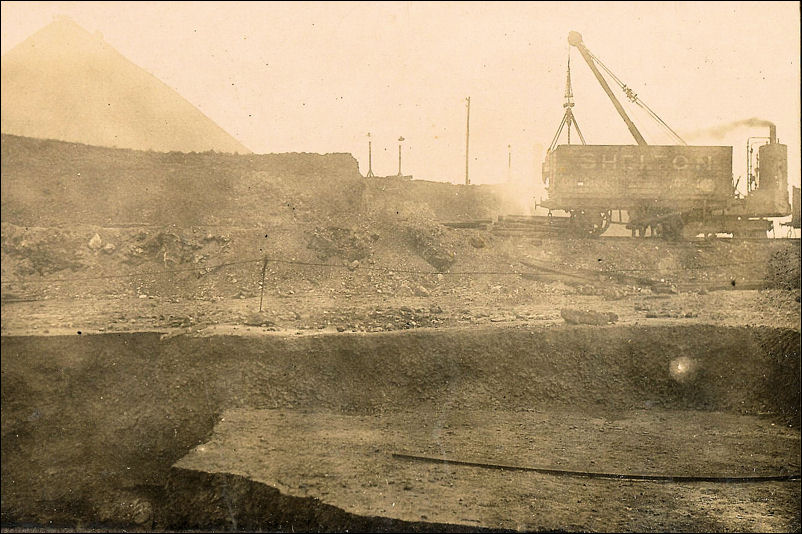 SHELTON truck - with steam driven crane