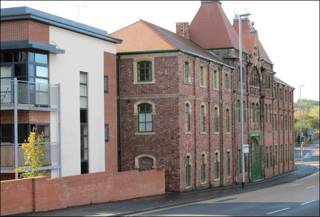 Lock 38 - the Twyford works after restoration and convertion into flats 