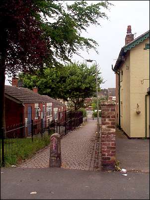 Bridle path which crosses Peel Street