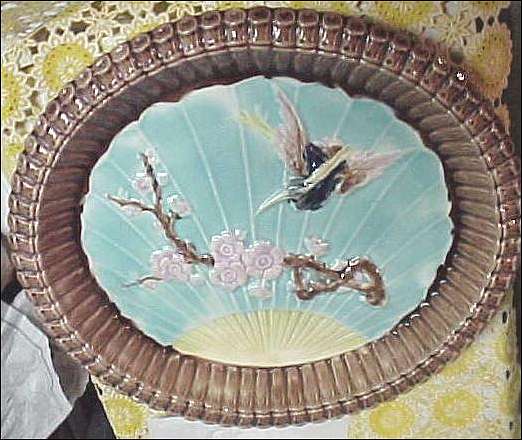 1876 MAJOLICA BIRD & FAN 13" PLATTER